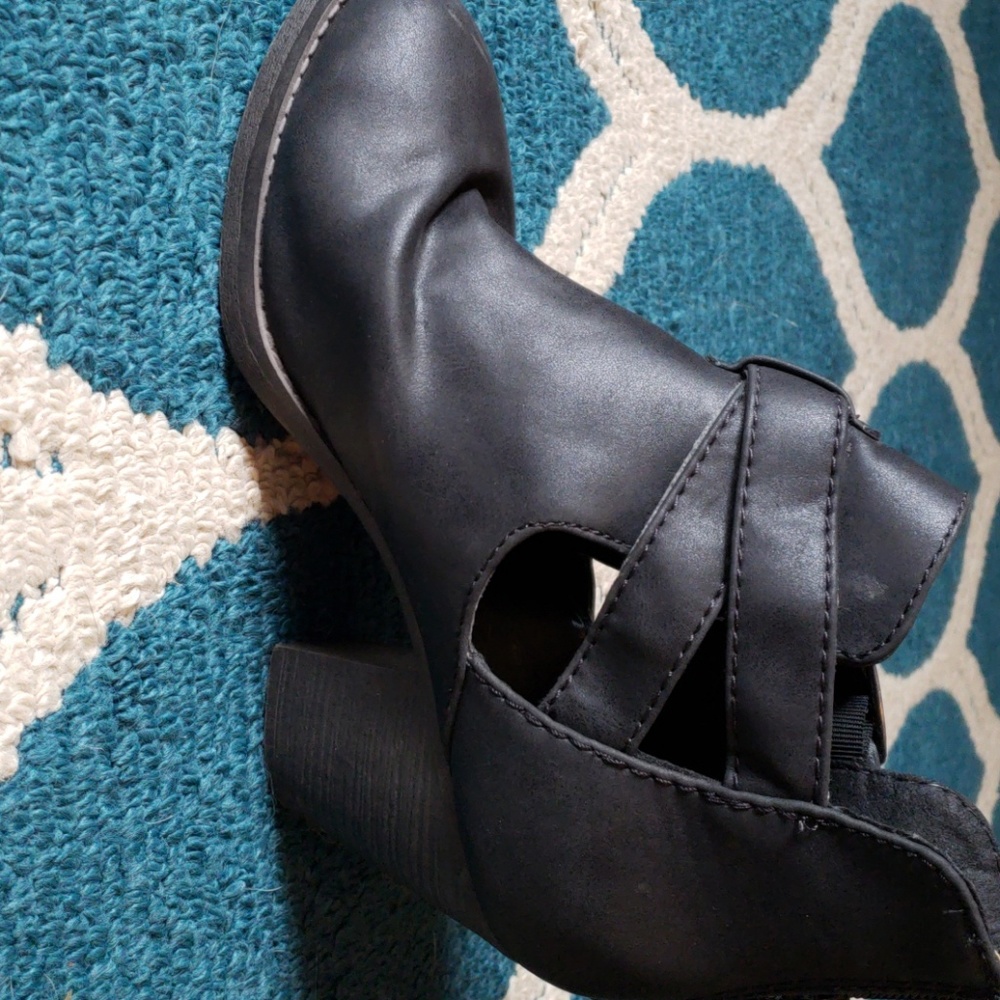 Heel boots